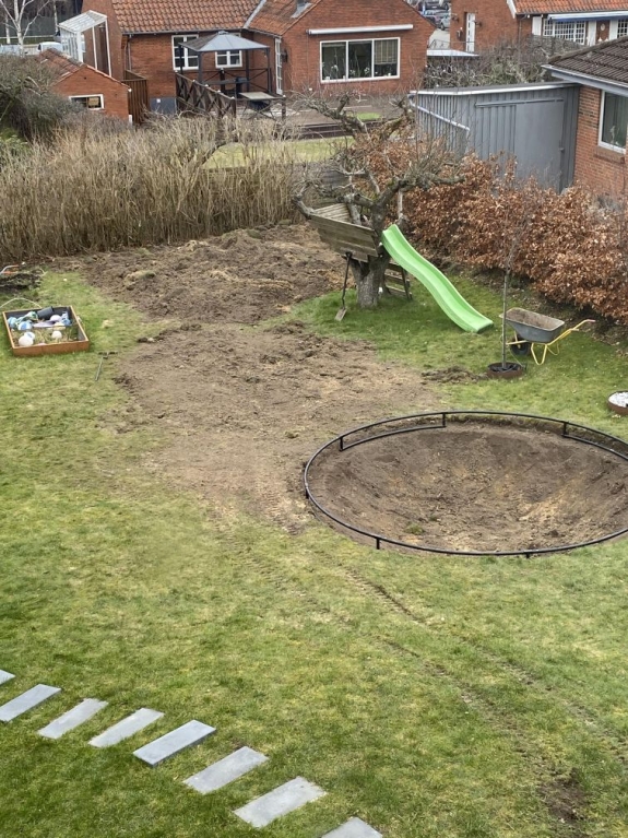 Nedgravning af trampolin i Slagelse