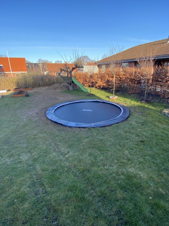Nedgravning af trampolin i Slagelse