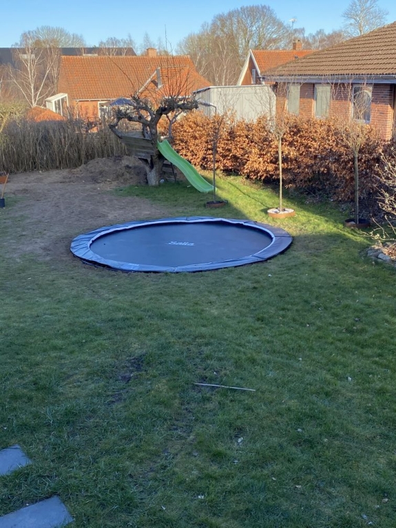 Nedgravning af trampolin i Slagelse