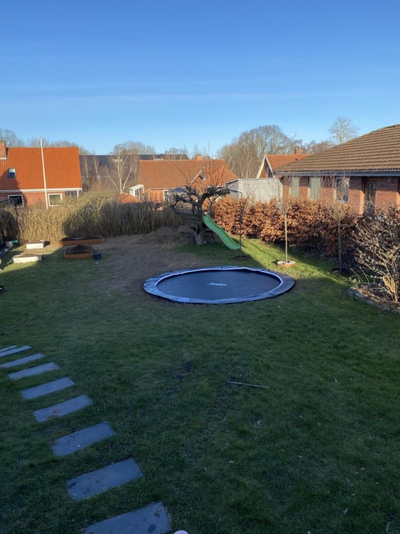 Nedgravning af trampolin i Slagelse