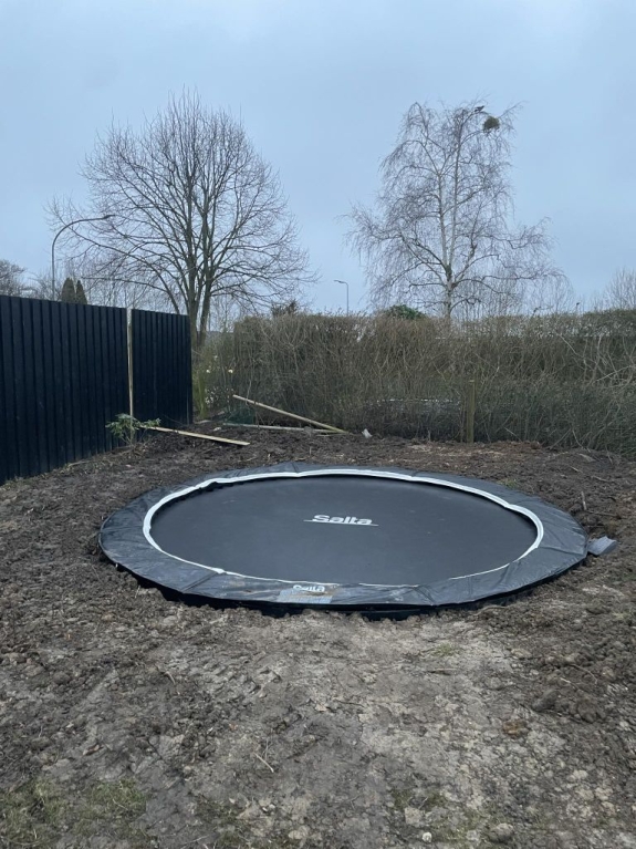 Nedgravning af trampolin i Slagelse