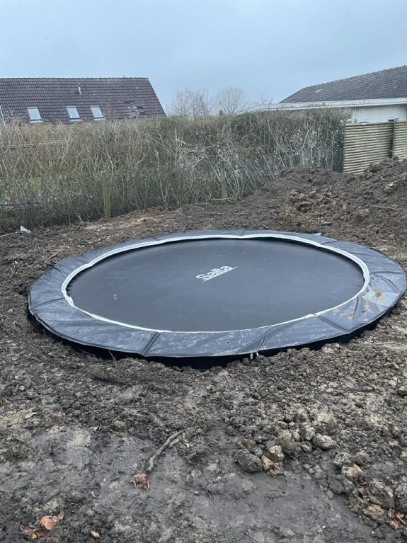 Nedgravning af trampolin i Slagelse